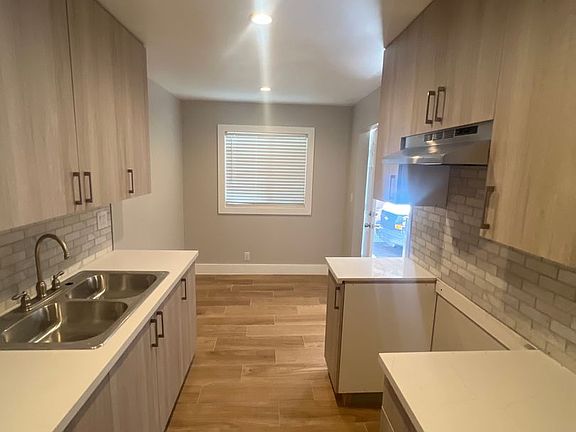 4th image of 827 W Colden Ave #2