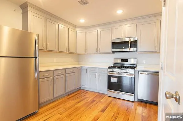 111 Monroe St #15 — Photo 6