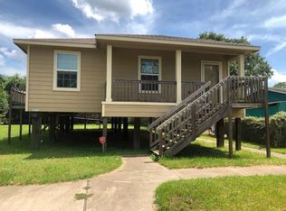6713 Fairwood Rd, Hitchcock, TX 77563