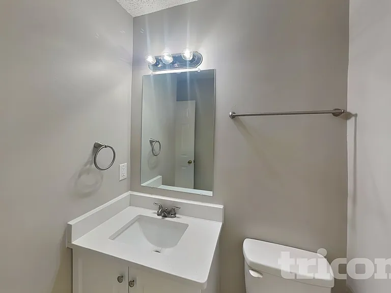 7400 Palmetto Ct — Photo 13