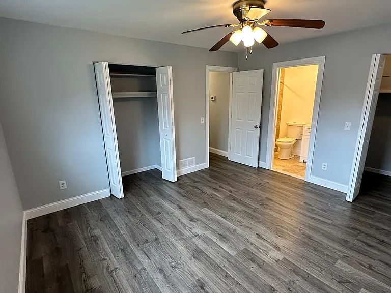 653 E Fox Hills Dr — Photo 18