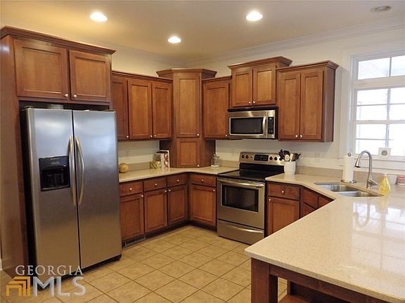 Kitchen with Stainless Steel Appliances & Quartz
