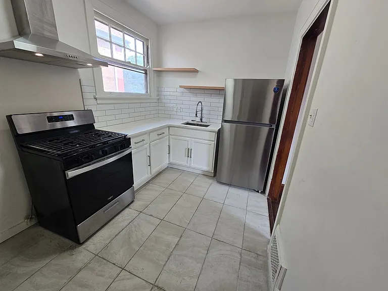 3745 Saint Lawrence Ave — Photo 9