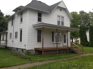 106 S Walnut St, Roberts, IL 60962