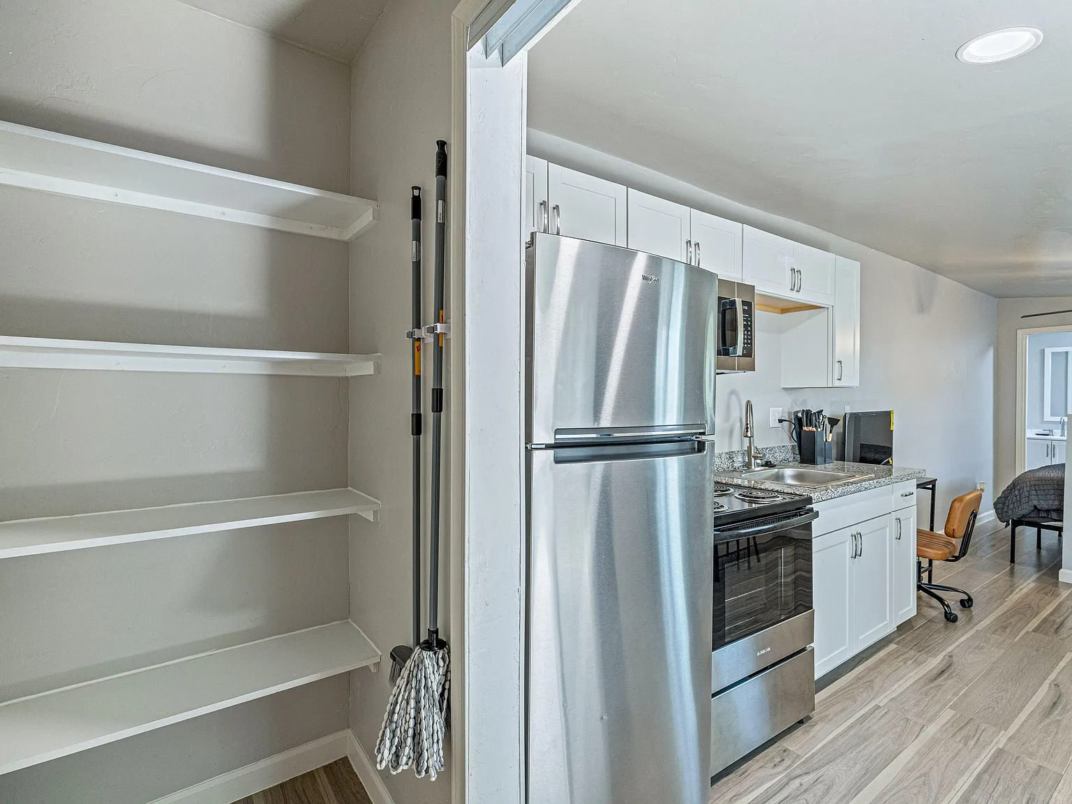 1 bed, 1.0 bath, 300 sqft, $1,364 — Photo 4