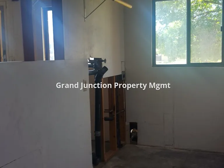 384 E Valley Cir #B — Photo 13