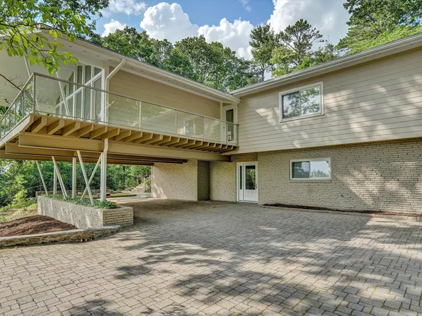 3322 W Ridge Rd SW, Roanoke, VA 24014