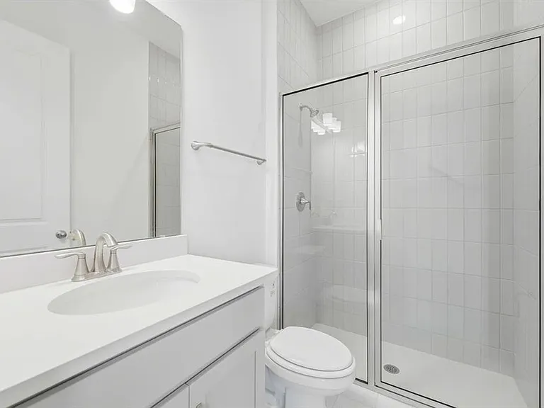 16453 Hamlin View St — Photo 5