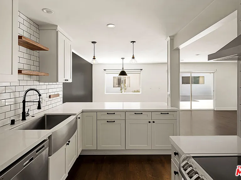 121 N Croft Ave #105 — Photo 3