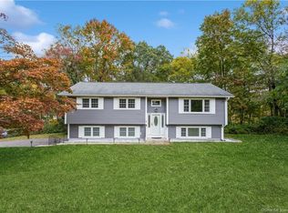 2 Mohawk Cir, Danbury, CT 06811