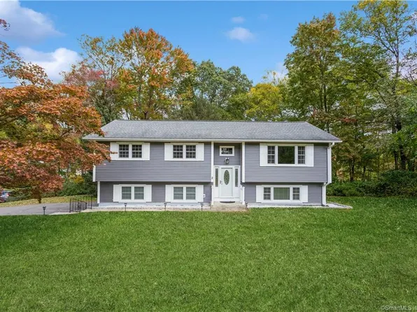 2 Mohawk Circle, Danbury, CT 06811