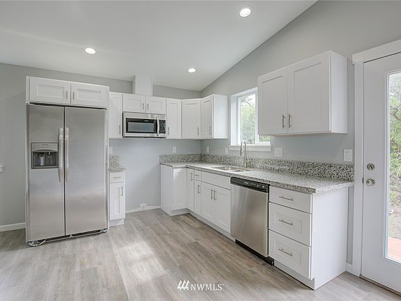 5th image of 252 Otter Court