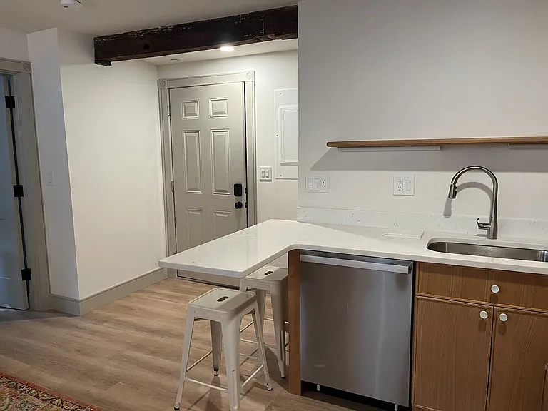 42 Dana St — Photo 2
