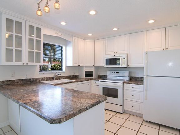 2nd image of 5925 Longbow Ln APT 3
