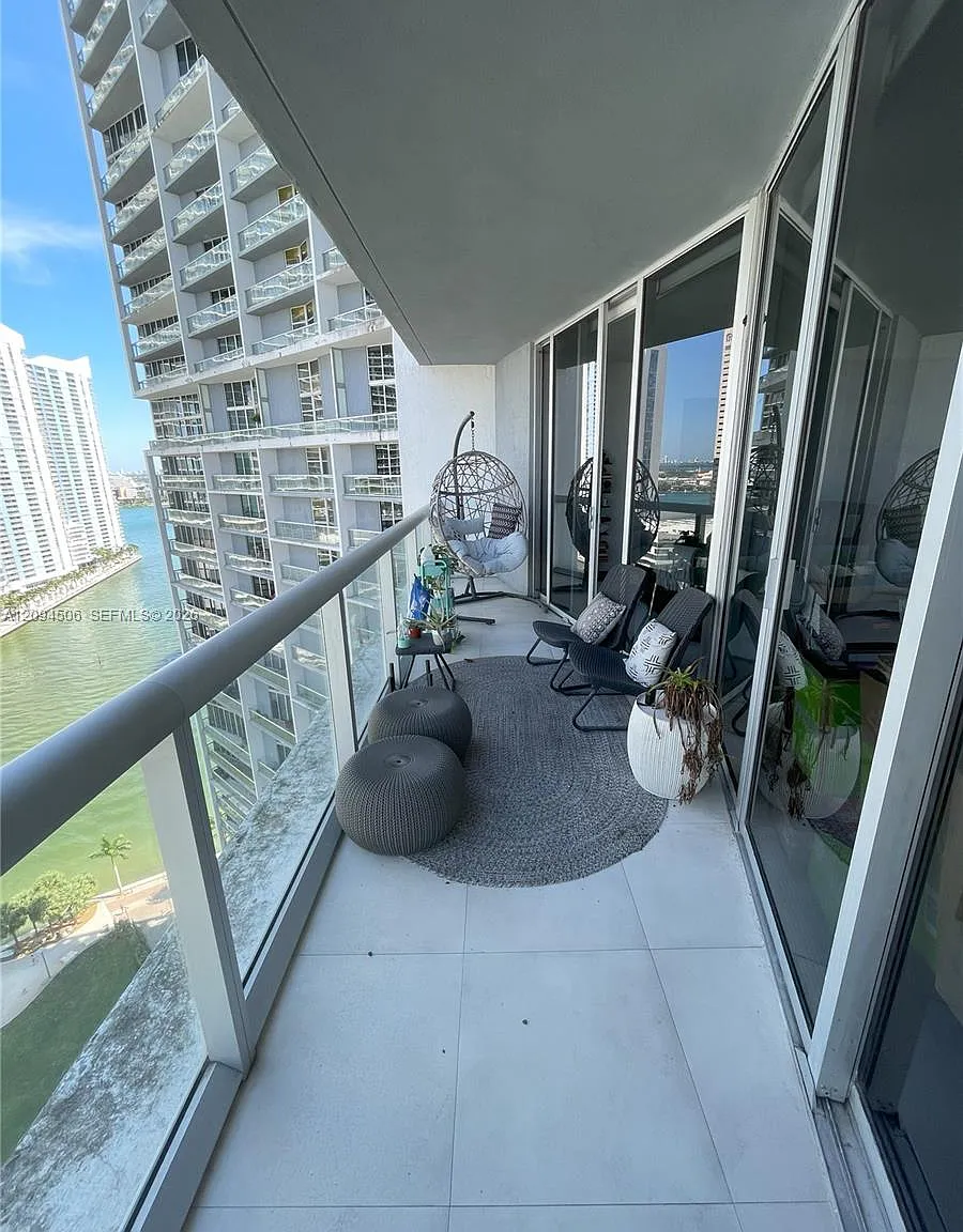 Iconbrickell Condo No 1 — Photo 2
