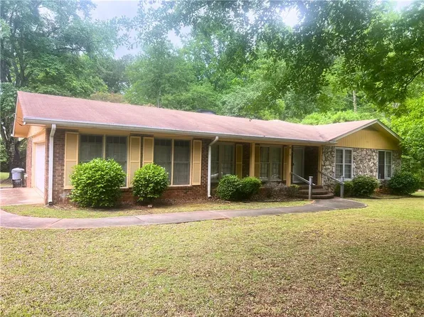90 Club Cir, Stockbridge, GA 30281