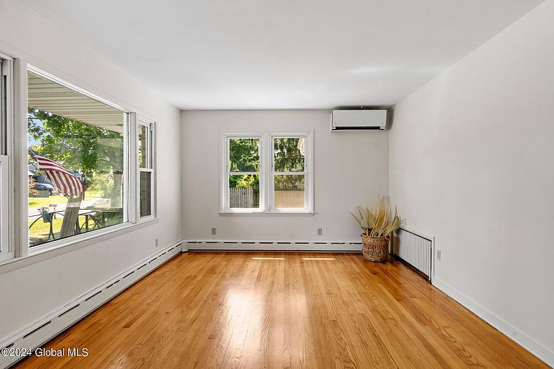5th image of 6 Hoefer Street