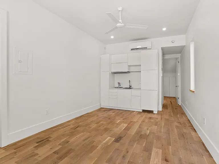 503 Hendee St #B — Photo 4
