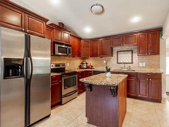 5th image of 2504 Brackett Dr SW
