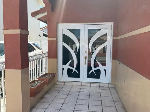 12367 NW 98th Ave, Hialeah Gardens, FL 33018