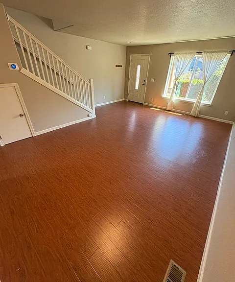 947 Alina Ave SE — Photo 4