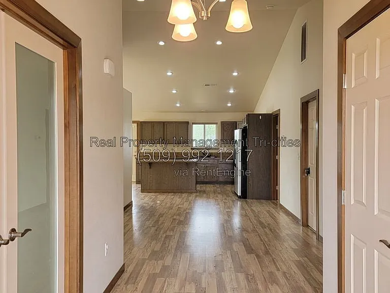 689 Tanglewood Dr #A — Photo 2