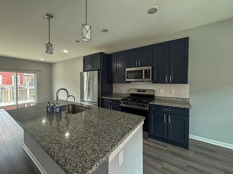 4861 Ludlow Ln — Photo 6