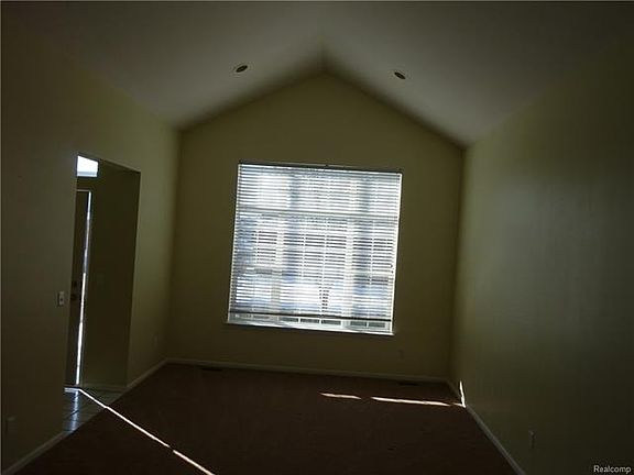 4th image of 30103 Chantel Dr