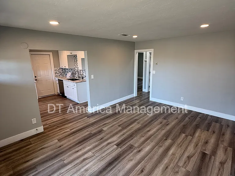 6405 Zena Dr — Photo 16