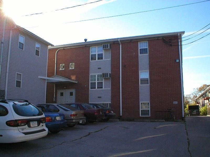 2nd image of 515 E Burlington St APT 4