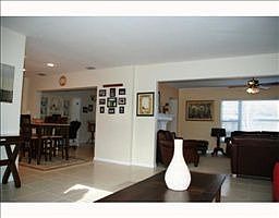 4th image of 1903 Robinson Dr N