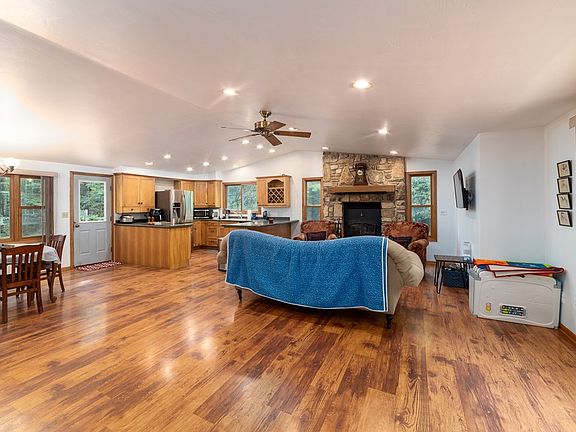 5th image of 8168 Chateau Dr