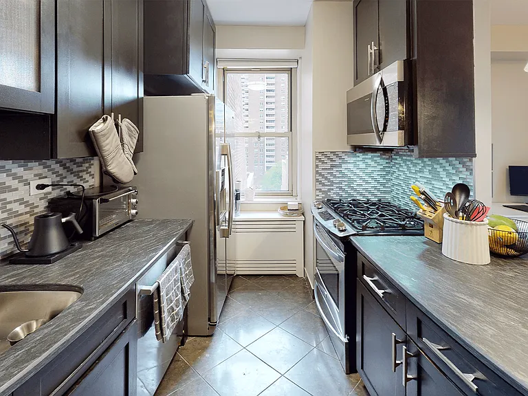 310 Greenwich St #3107M — Photo 3