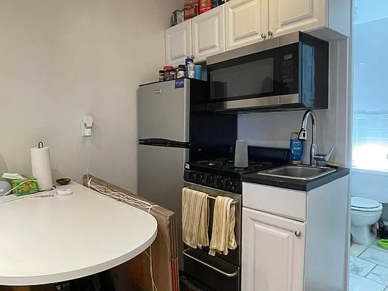451 W 46th St #3A — Photo 2