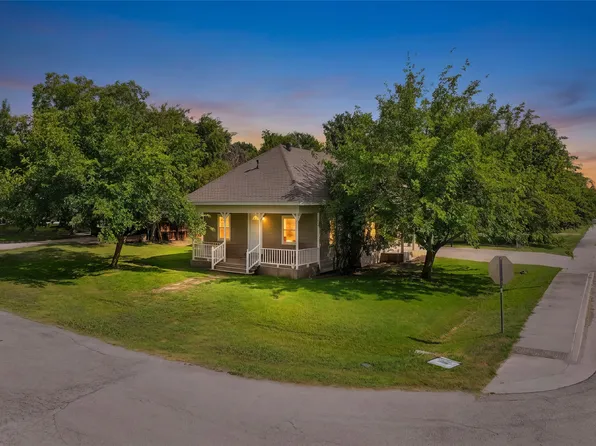 441 W Lake St, Krum, TX 76249