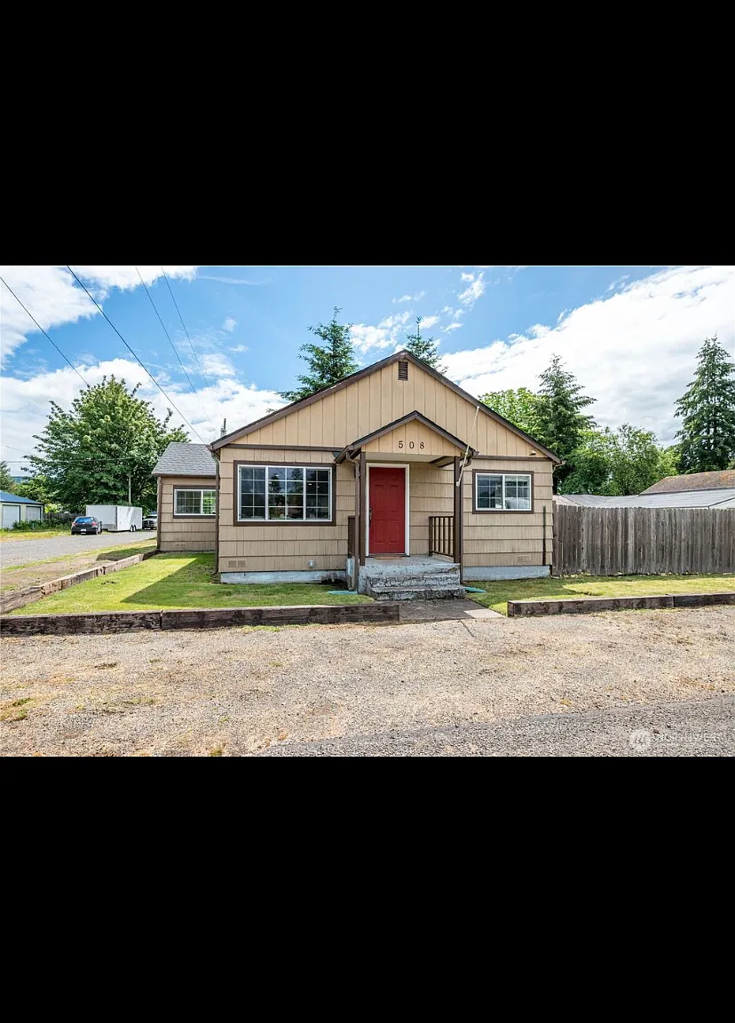 3 bed, 1096 sqft, $2,195 — Photo 1