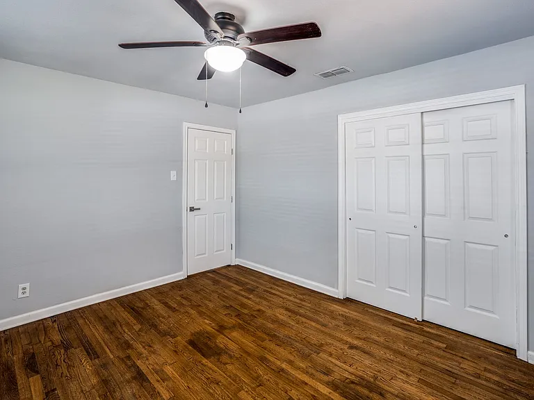 1403 Center St — Photo 16