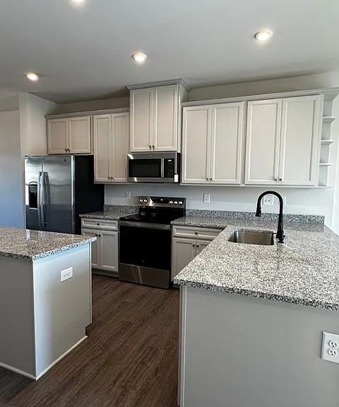 8008 Pinot Ln — Photo 1