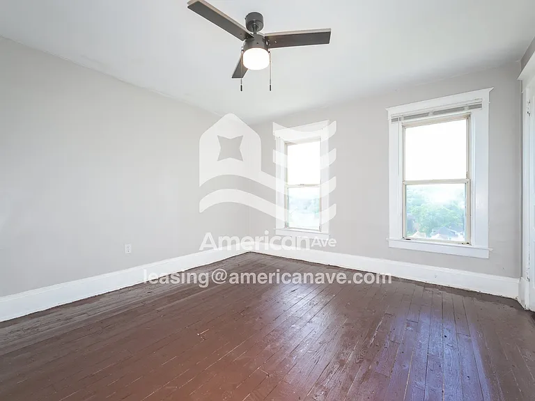 1289792_009_main_bedroom_9.jpg