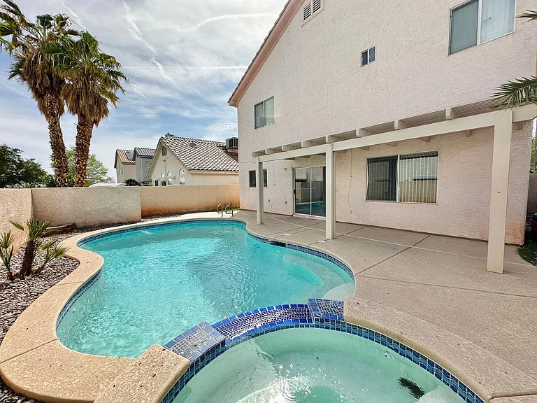 7216 Winding Creek Dr — Photo 4