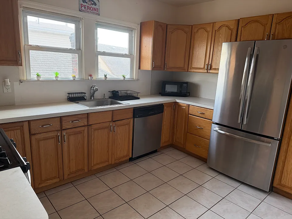 89 Illinois Ave #2