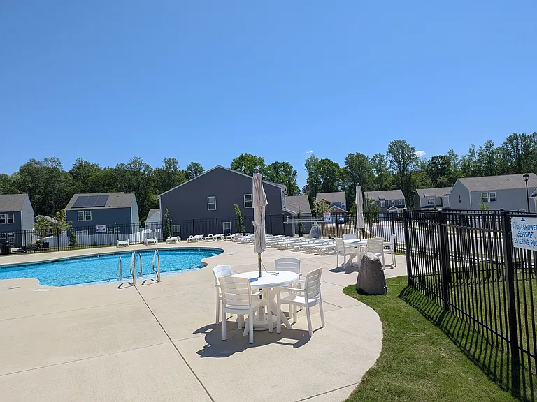 135 S Meyers Ct — Photo 4
