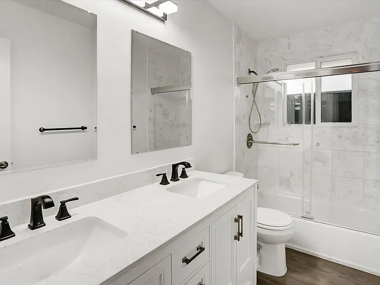 5423 S Fox St — Photo 1