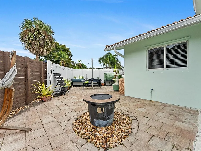 1257 NW 5th St — Photo 40