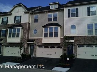853 Beacon Ln, Pittsburgh, PA 15237