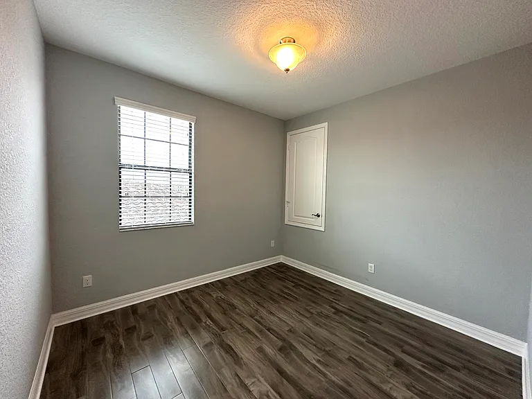 13112 Woodford St — Photo 12