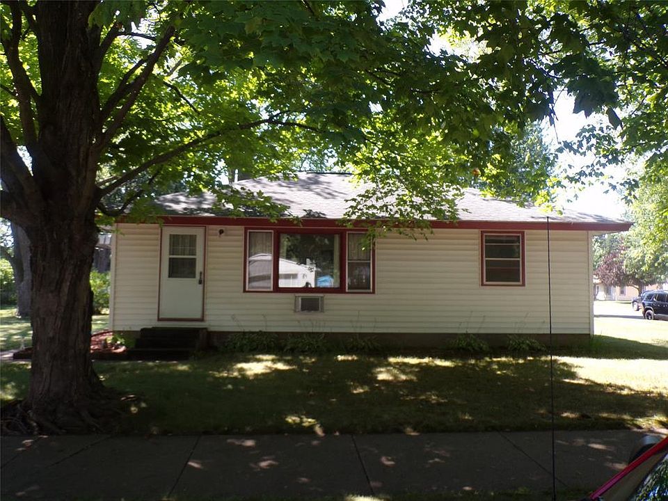 1st image of 315 E Wisconsin Street