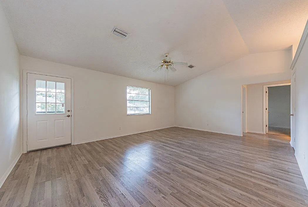 3 bed, 2.0 bath, 1016 sqft, $2,200 — Photo 3