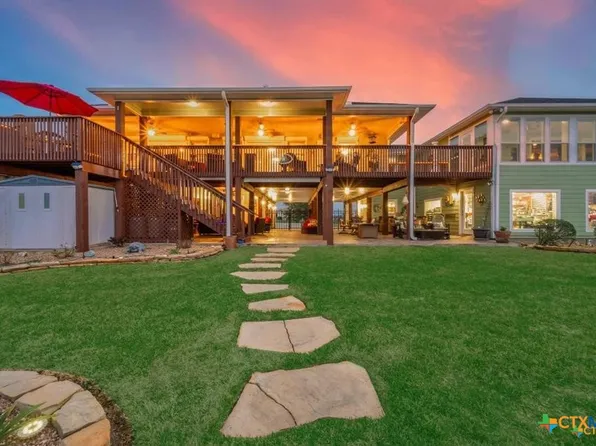 792 W Bayshore Dr, Palacios, TX 77465