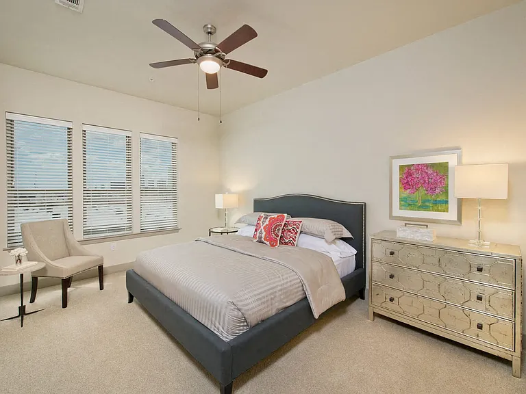 Generous bedrooms with plush carpeting that accommodate king-size beds